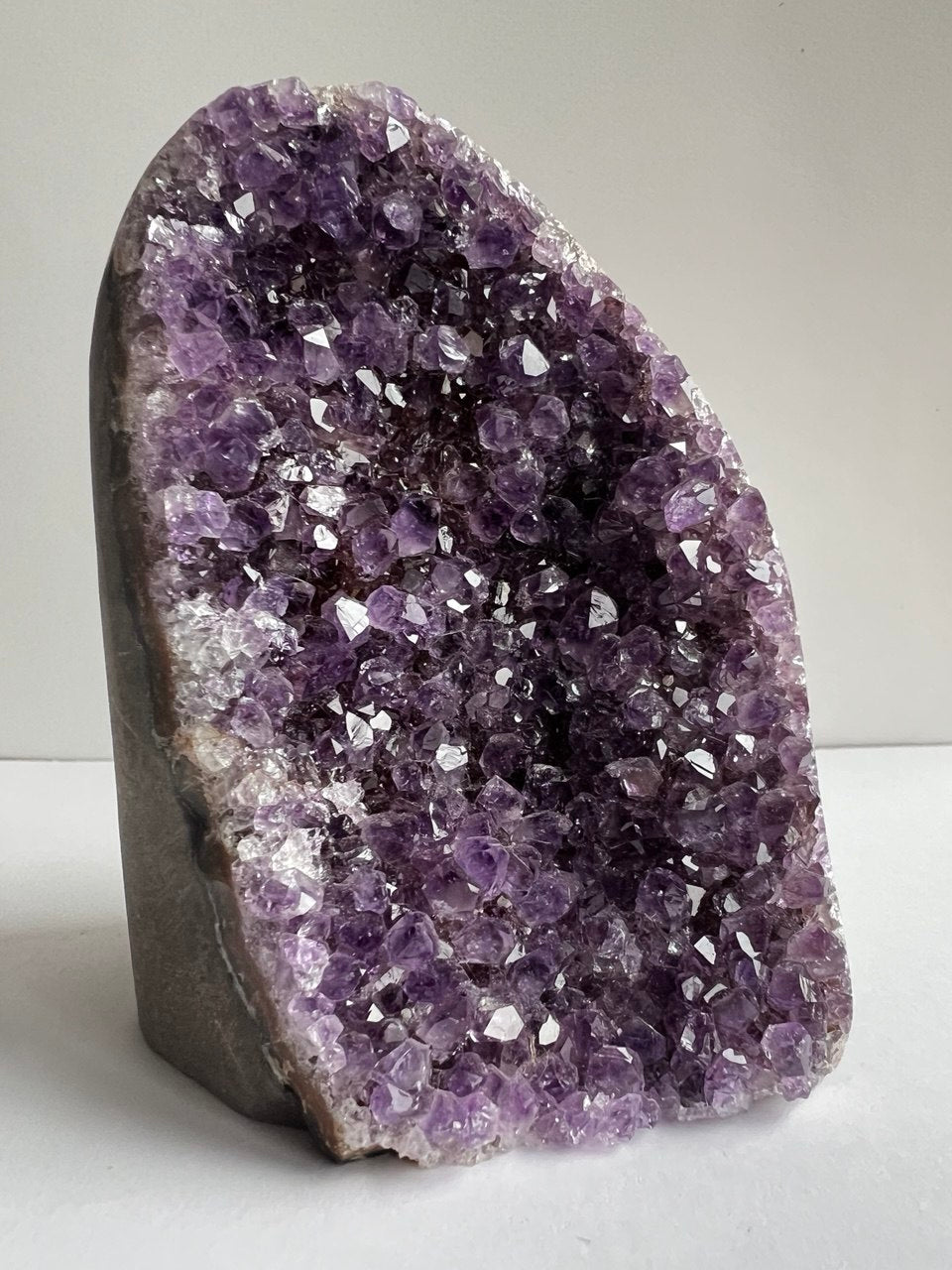 Drusa di Ametista Brasiliana – Cristalli di Qualità Superiore (689 g)