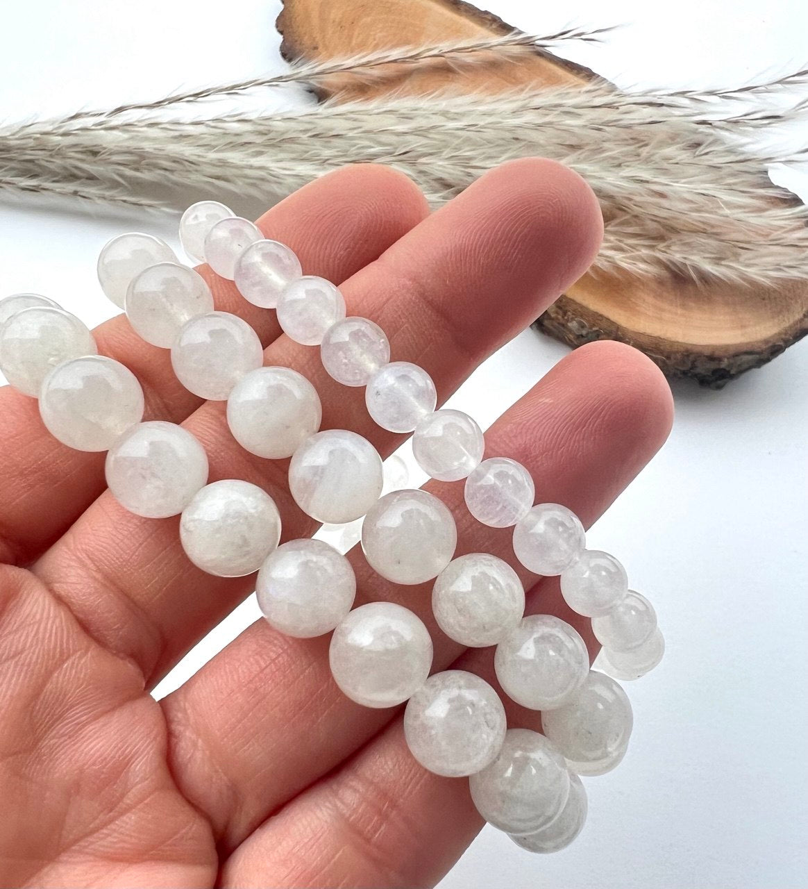 Bracciale di Pietra luna a Sfere: Eleganza in Diverse Misure