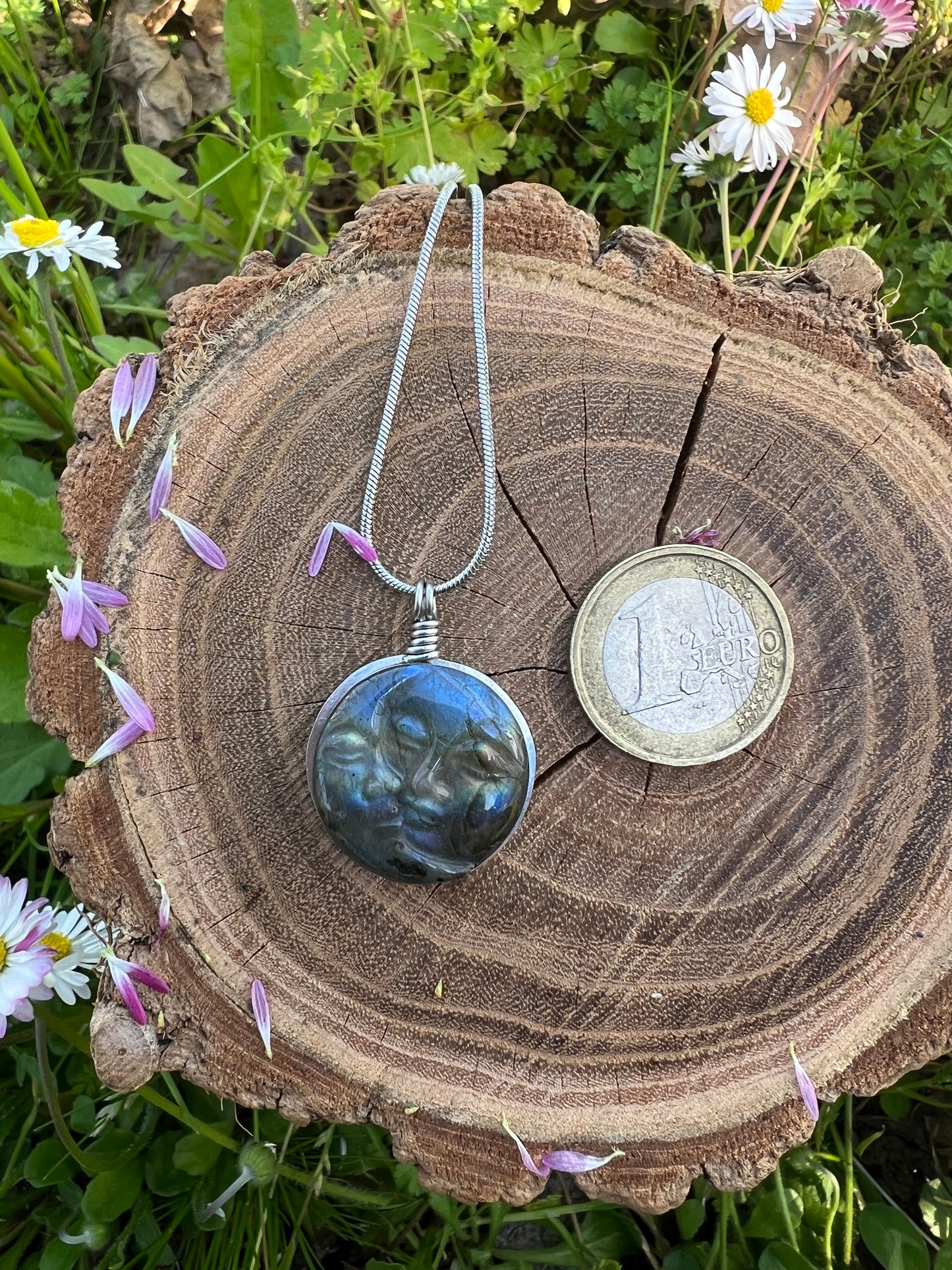 Collana Eclissi in Labradorite dal Madagascar - SoleLuna scolpita a mano