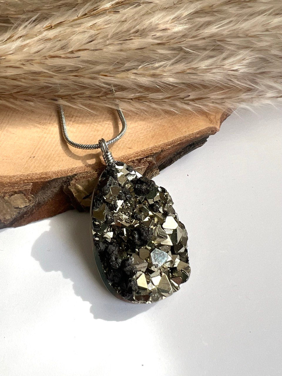 Collana "Luce Primordiale" – Ciondolo in Pirite e Galena