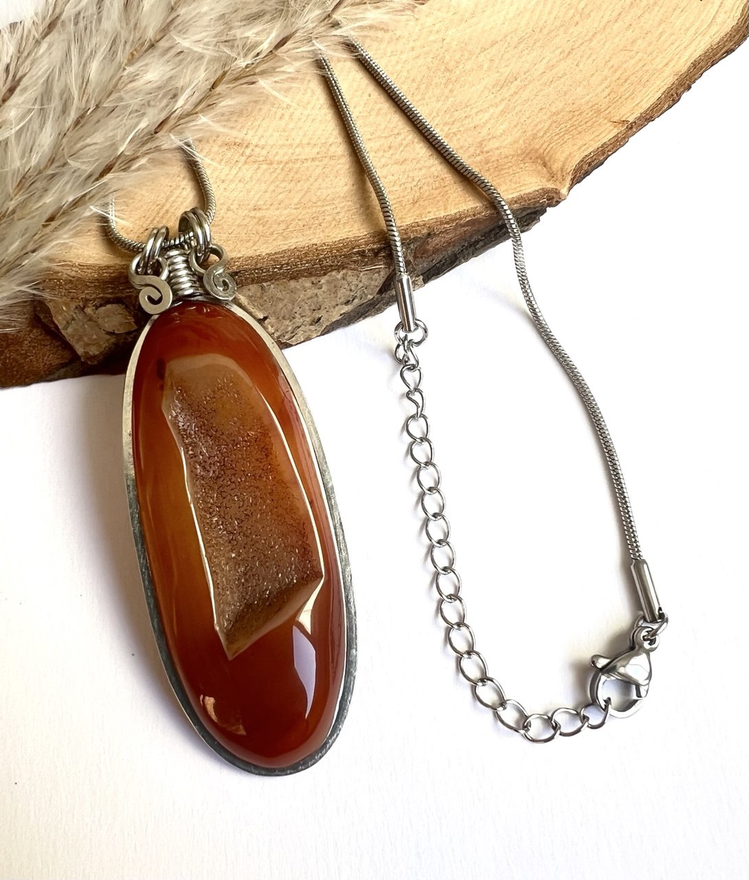 Collana con Agata Corniola con cristallizzazione interna - Geode di Corniola