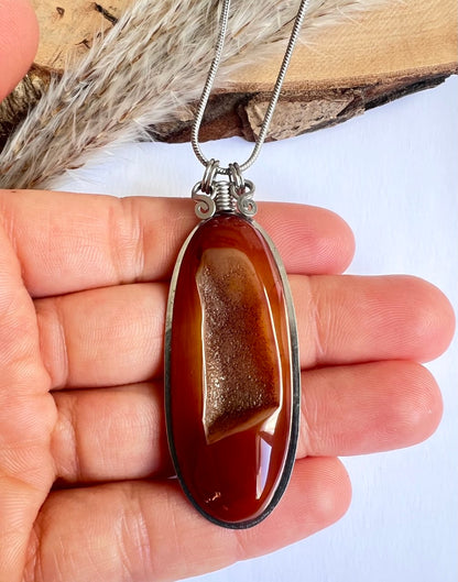 Collana con Agata Corniola con cristallizzazione interna - Geode di Corniola