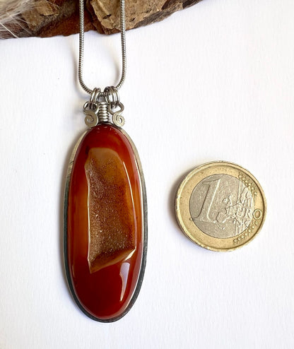 Collana con Agata Corniola con cristallizzazione interna - Geode di Corniola