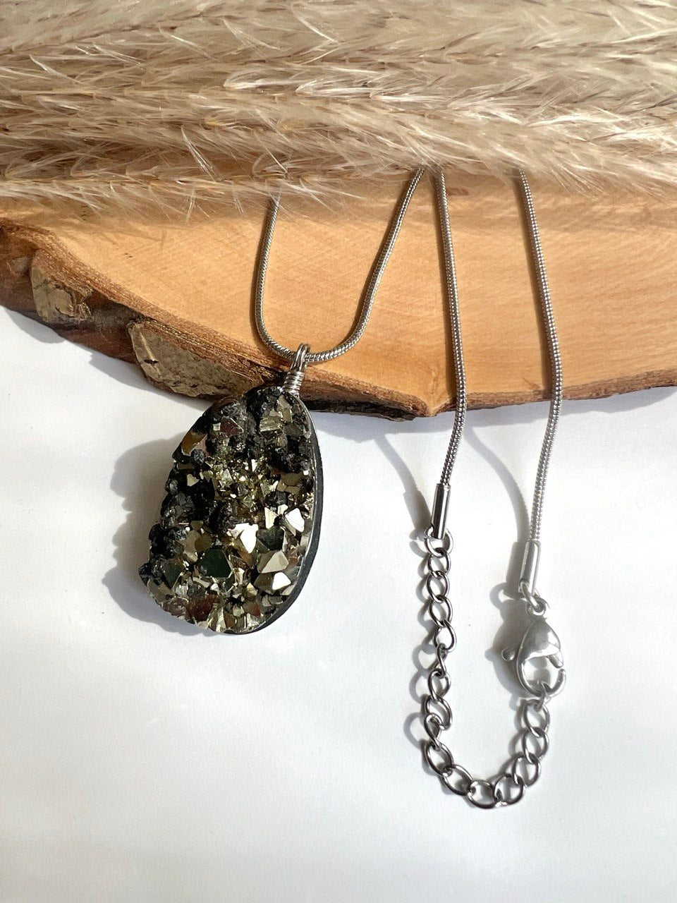 Collana "Luce Primordiale" – Ciondolo in Pirite e Galena