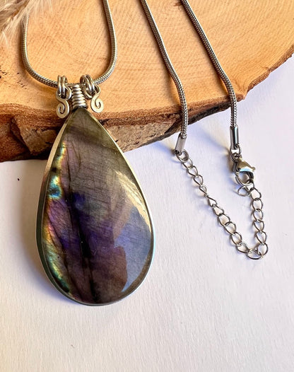 Collana con Labradorite viola a goccia