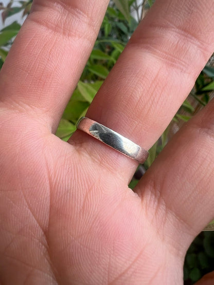 Anello Elegante con Trilogia di Pietre Naturali – Finitura Argento 925 – Regolabile