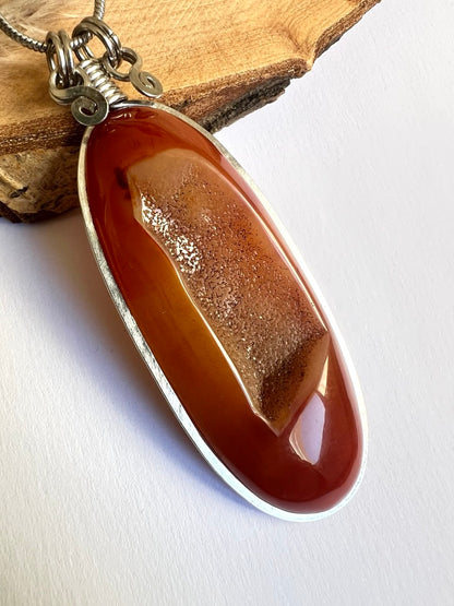 Collana con Agata Corniola con cristallizzazione interna - Geode di Corniola