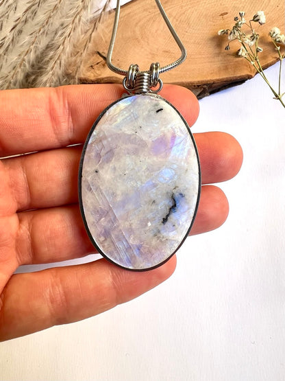 Collana con bellissima Pietra Luna Raimbow alta qualità