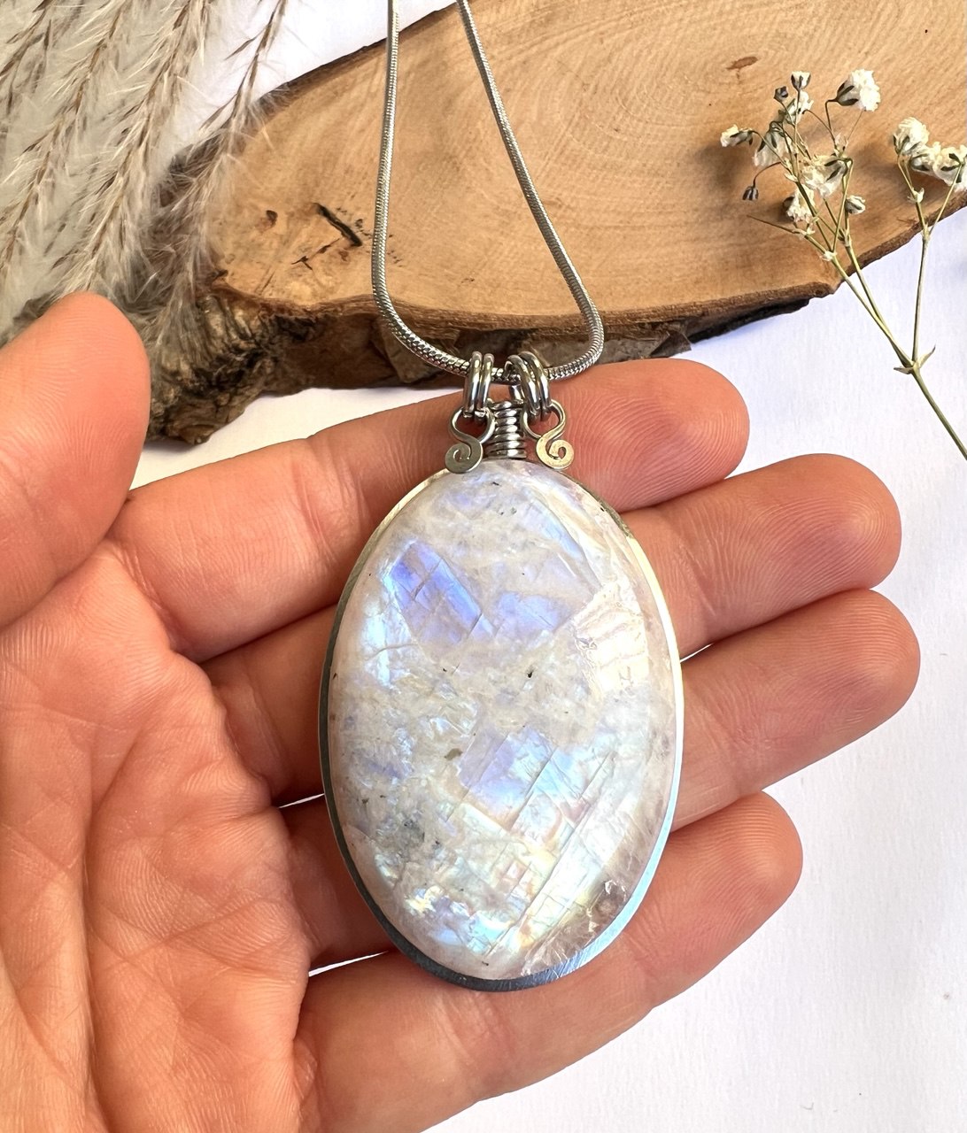 Collana con bellissima Pietra Luna Raimbow alta qualità