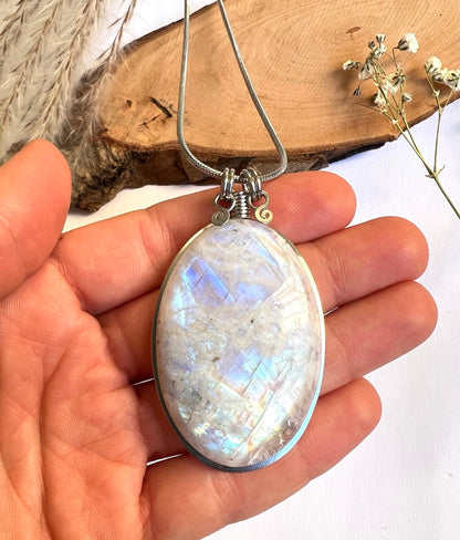 Collana con bellissima Pietra Luna Raimbow alta qualità
