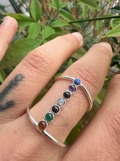 Anello Sette Chakra Minimalist – Finitura Argento 925 – Regolabile