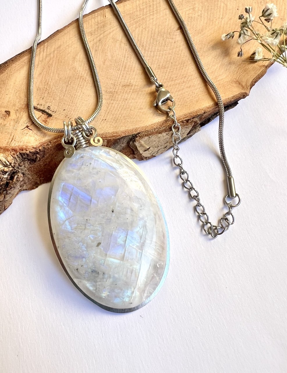 Collana con bellissima Pietra Luna Raimbow alta qualità