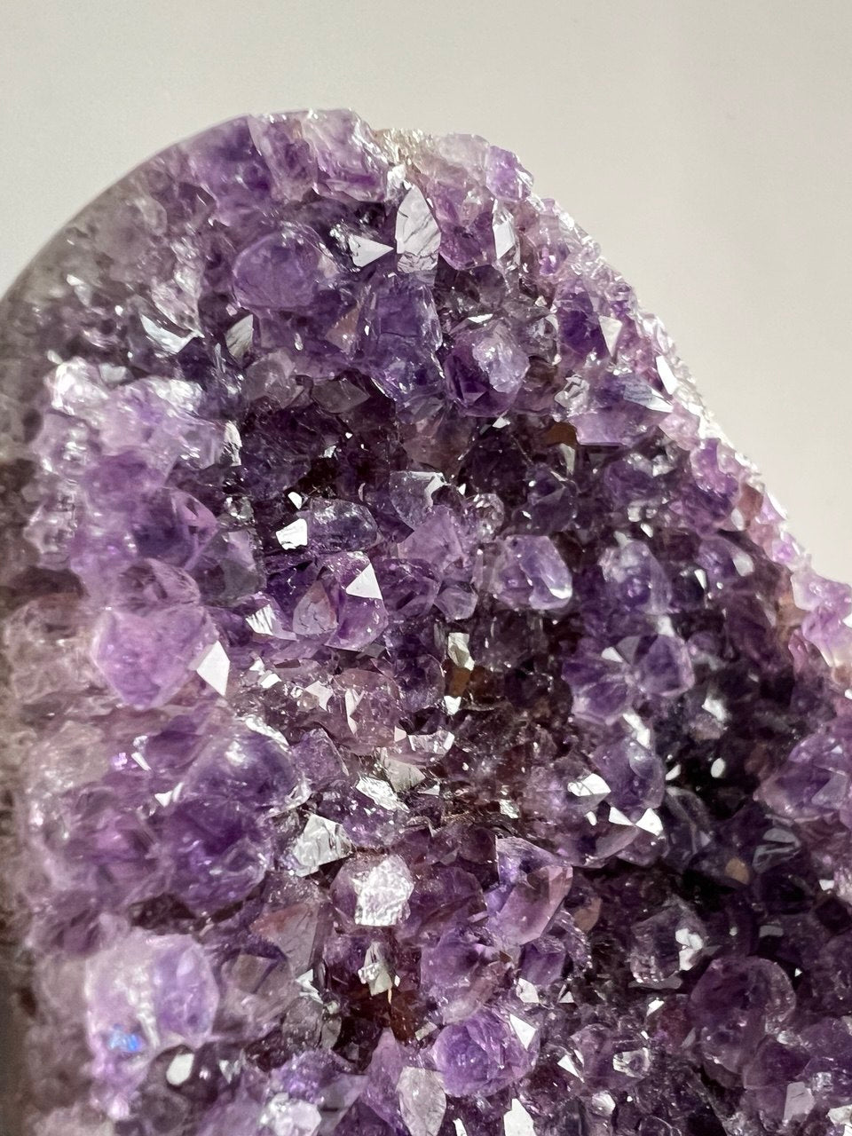 Drusa di Ametista Brasiliana – Cristalli di Qualità Superiore (689 g)