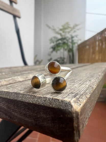 Anello Elegante con Trilogia di Pietre Naturali – Finitura Argento 925 – Regolabile