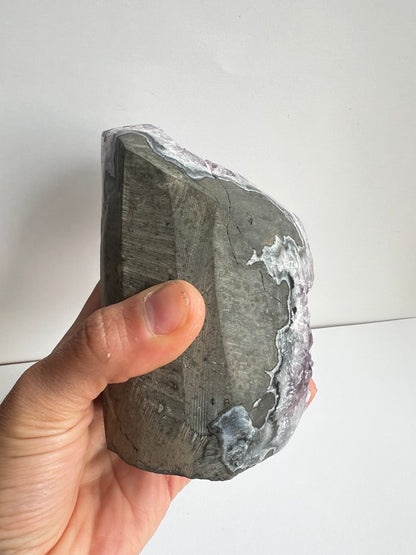 Drusa di Ametista Naturale – Un Cuore di Cristallo Profondo (1,2 kg)