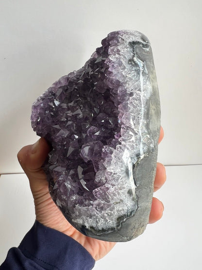 Drusa di Ametista Naturale – Un Cuore di Cristallo Profondo (1,2 kg)