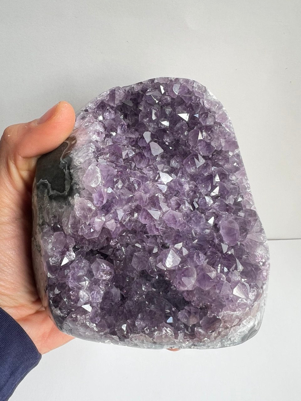 Drusa di Ametista Naturale – Un Cuore di Cristallo Profondo (1,2 kg)
