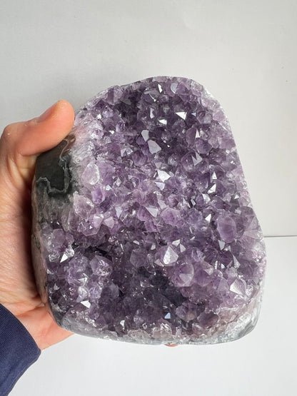Drusa di Ametista Naturale – Un Cuore di Cristallo Profondo (1,2 kg)