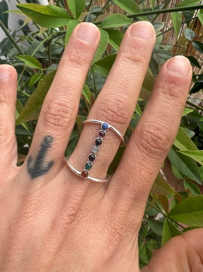 Anello Sette Chakra Minimalist – Finitura Argento 925 – Regolabile
