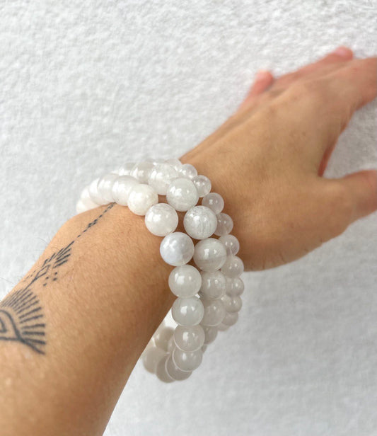 Bracciale di Pietra luna a Sfere: Eleganza in Diverse Misure