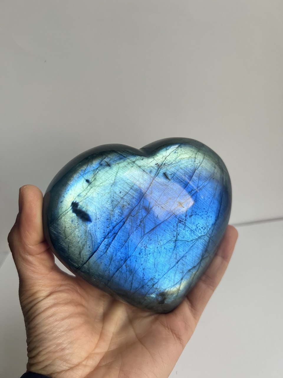 Cuore di Labradorite Qualità Superiore AAA+++  Iridescenza Blu Elettrico – 731g