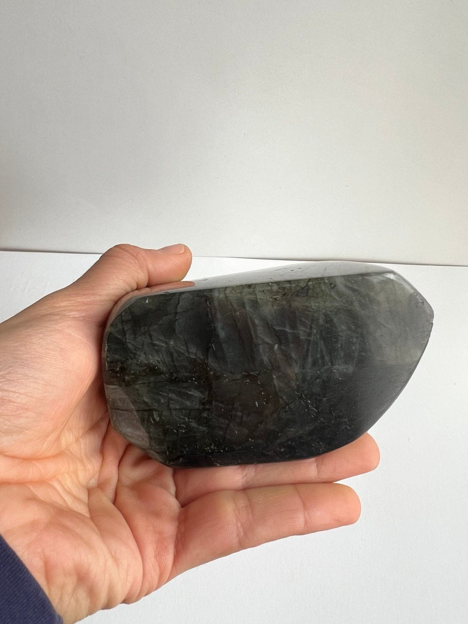 Labradorite del Madagascar – Uno Spettacolo di Luci e Riflessi (806g).