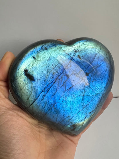 Cuore di Labradorite Qualità Superiore AAA+++  Iridescenza Blu Elettrico – 731g
