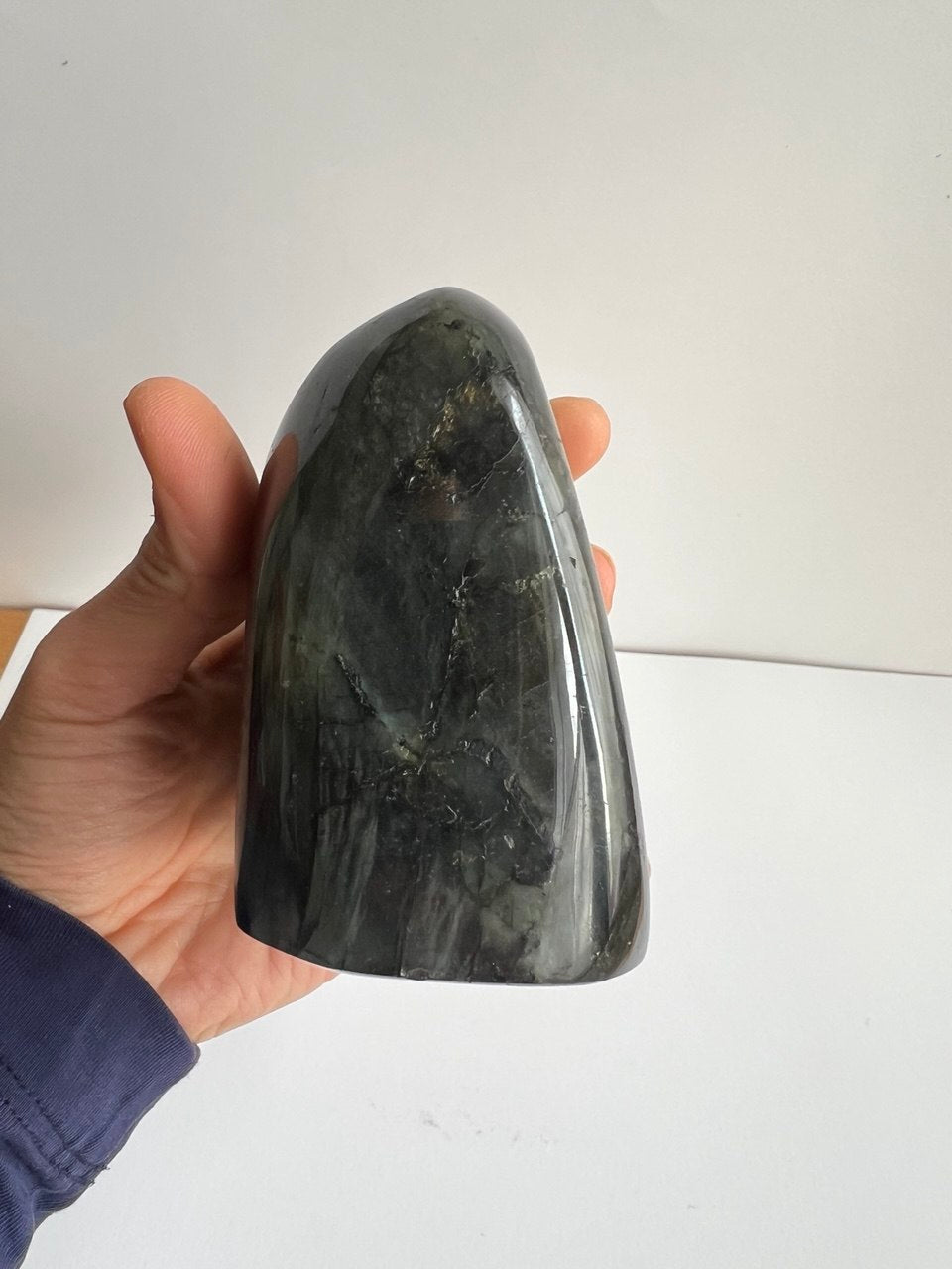 Labradorite del Madagascar – Uno Spettacolo di Luci e Riflessi (806g).