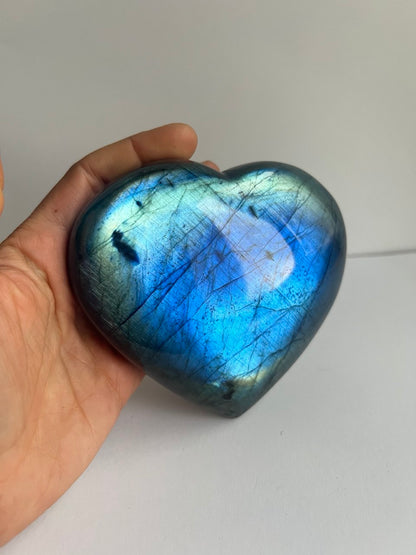 Cuore di Labradorite Qualità Superiore AAA+++  Iridescenza Blu Elettrico – 731g