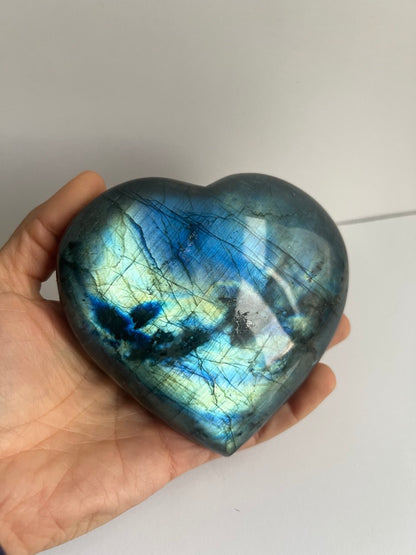 Cuore di Labradorite Qualità Superiore AAA+++  Iridescenza Blu Elettrico – 731g
