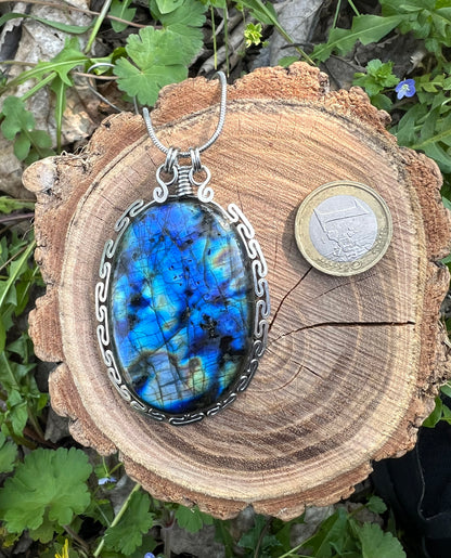 Collana medaglione con splendida Labradorite multicolor - lavorazione manuale "cammino Inca"