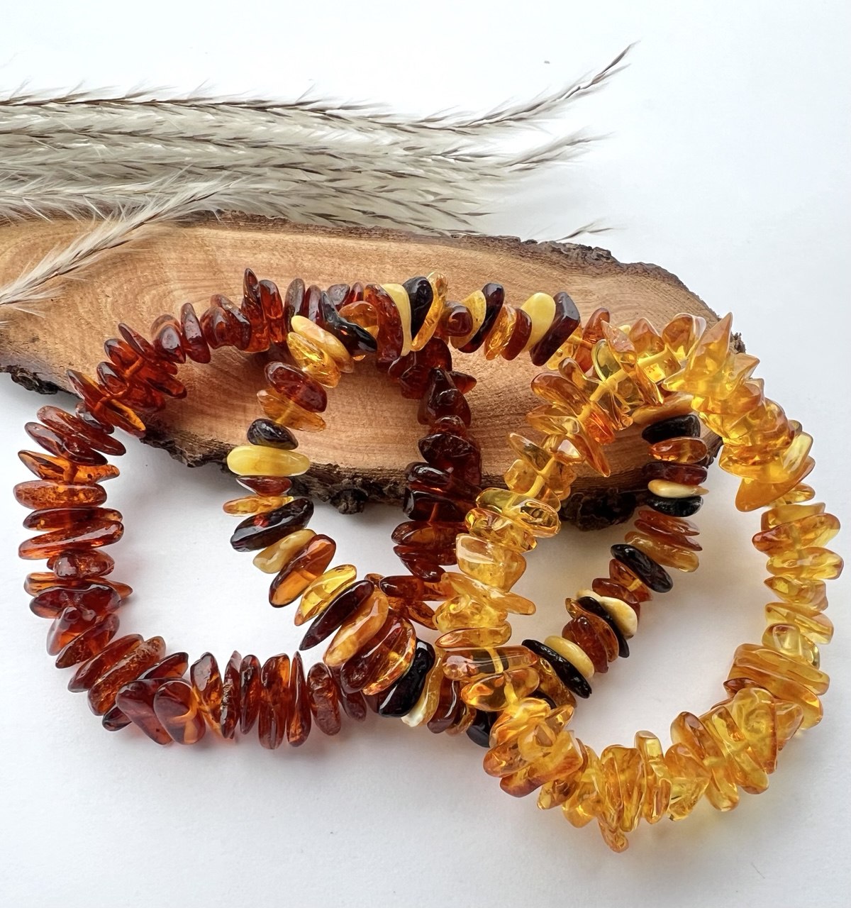 Bracciale di Ambra cips: Eleganza in Diverse Tonalità