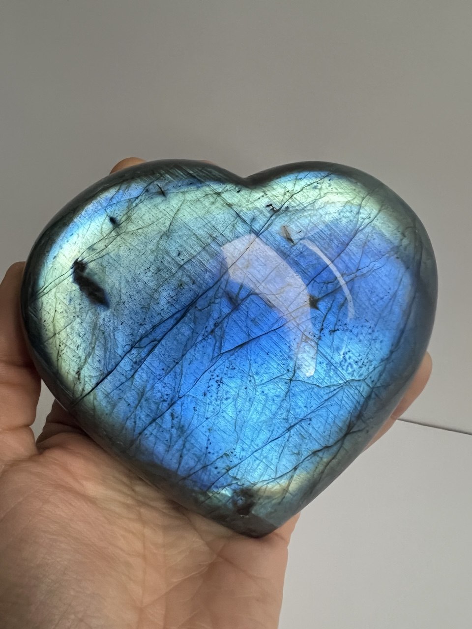 Cuore di Labradorite Qualità Superiore AAA+++  Iridescenza Blu Elettrico – 731g
