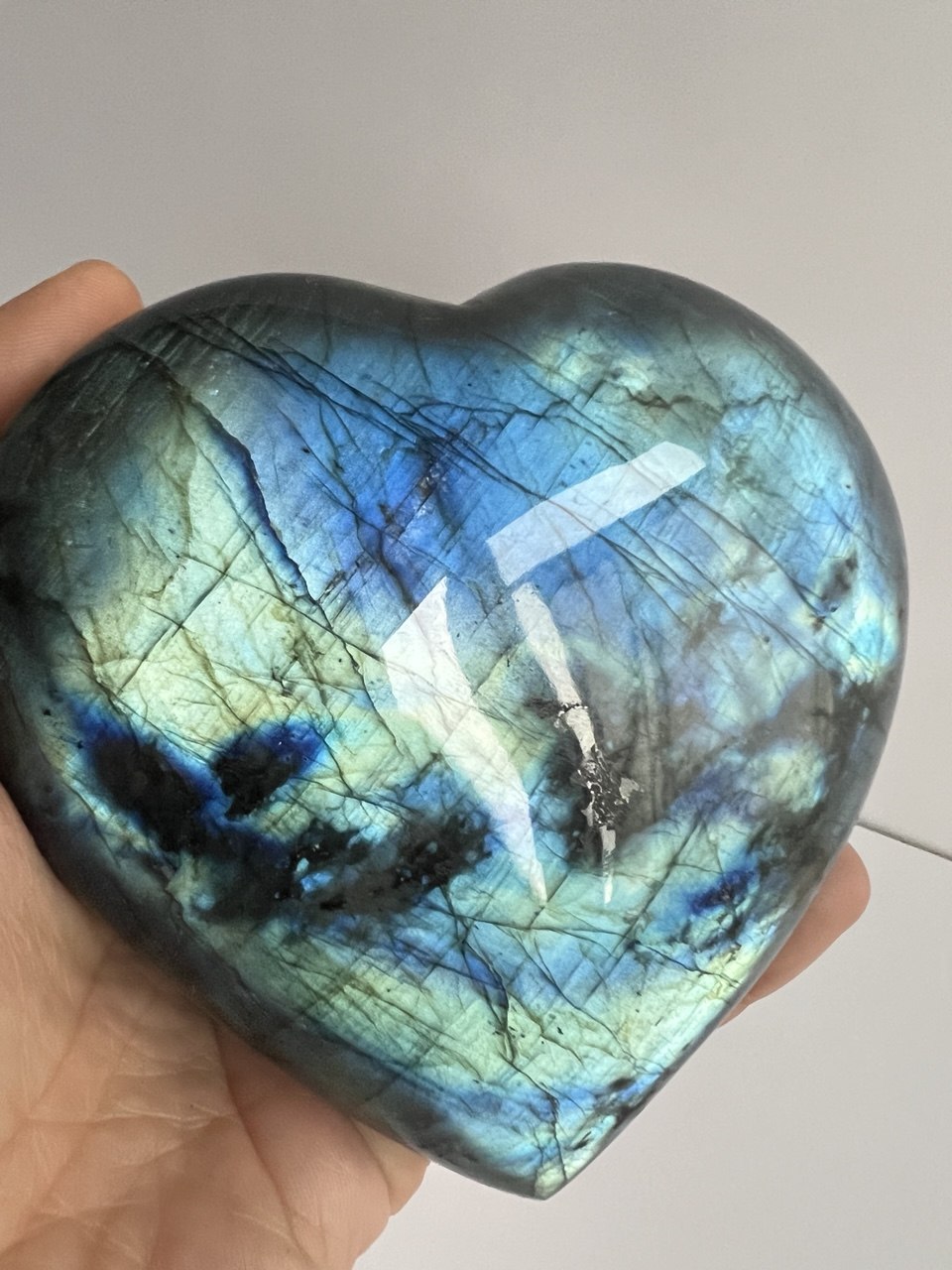 Cuore di Labradorite Qualità Superiore AAA+++  Iridescenza Blu Elettrico – 731g