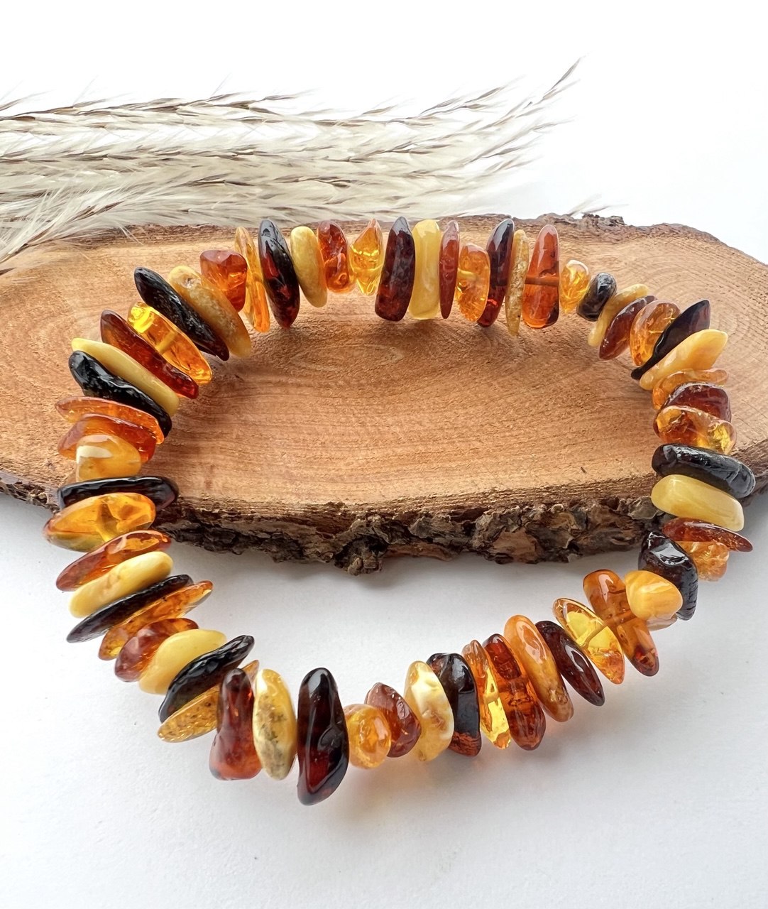 Bracciale di Ambra cips: Eleganza in Diverse Tonalità
