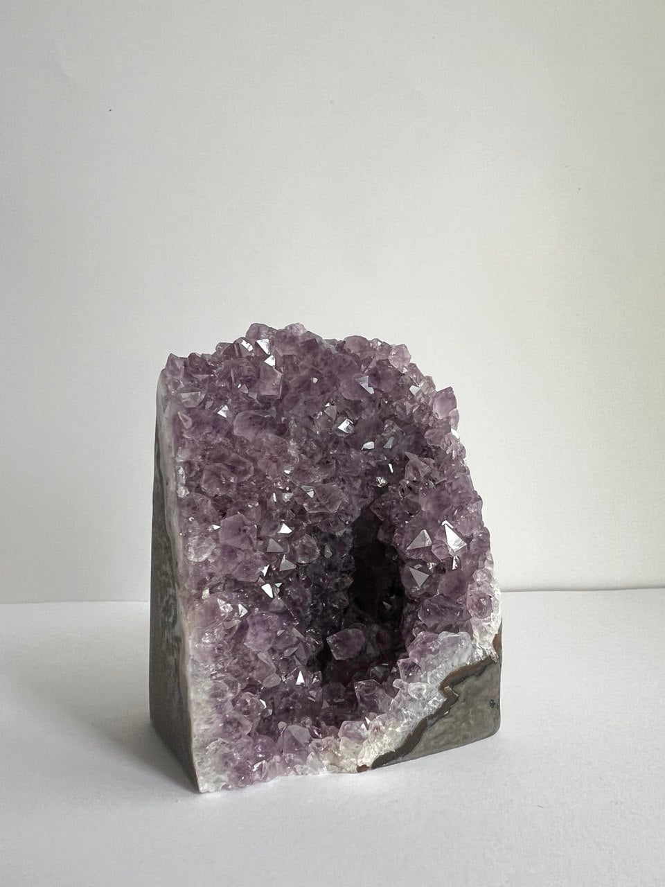 Drusetta di Ametista Naturale - Un Cuore Viola (429 g)