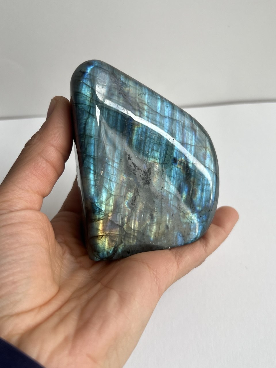 Labradorite Naturale 352g – Riflessi Blu Elettrico