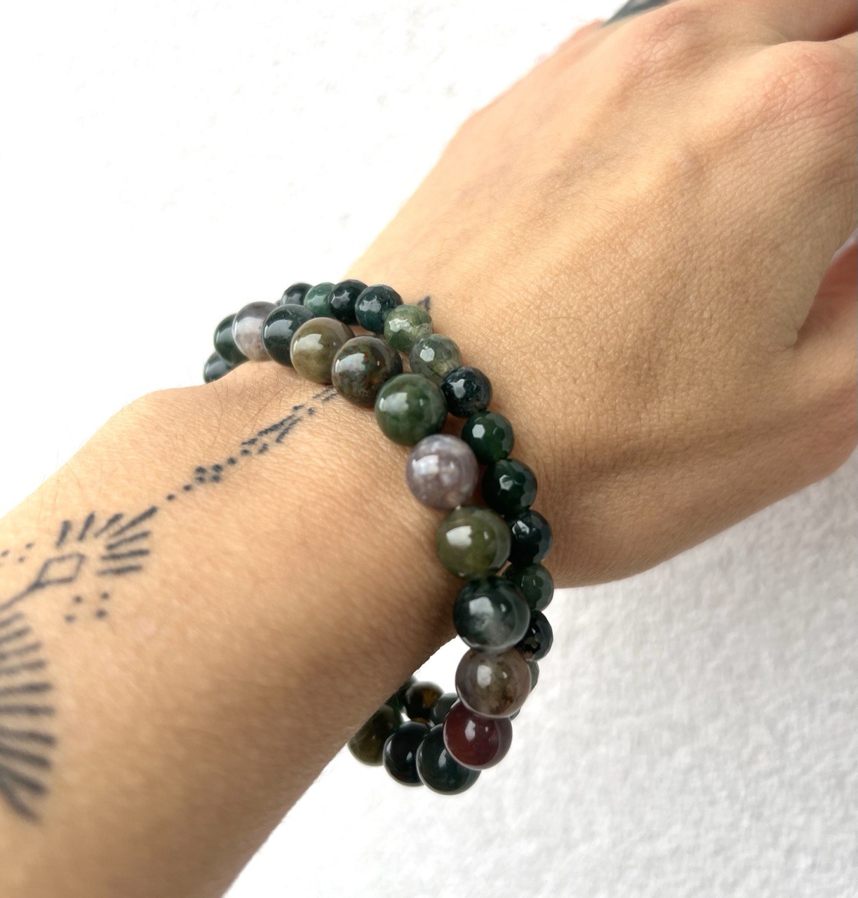 Bracciale di Agata Muschiata a Sfere: Eleganza in Diverse Misure