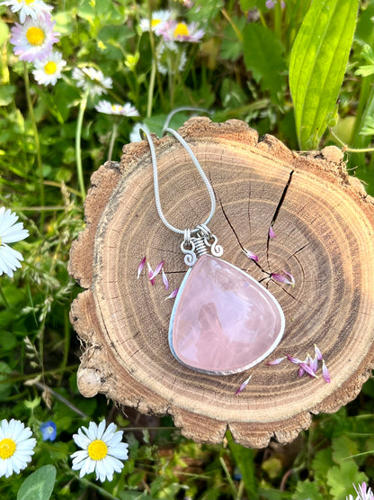 Collana con goccia di Quarzo Rosa naturale