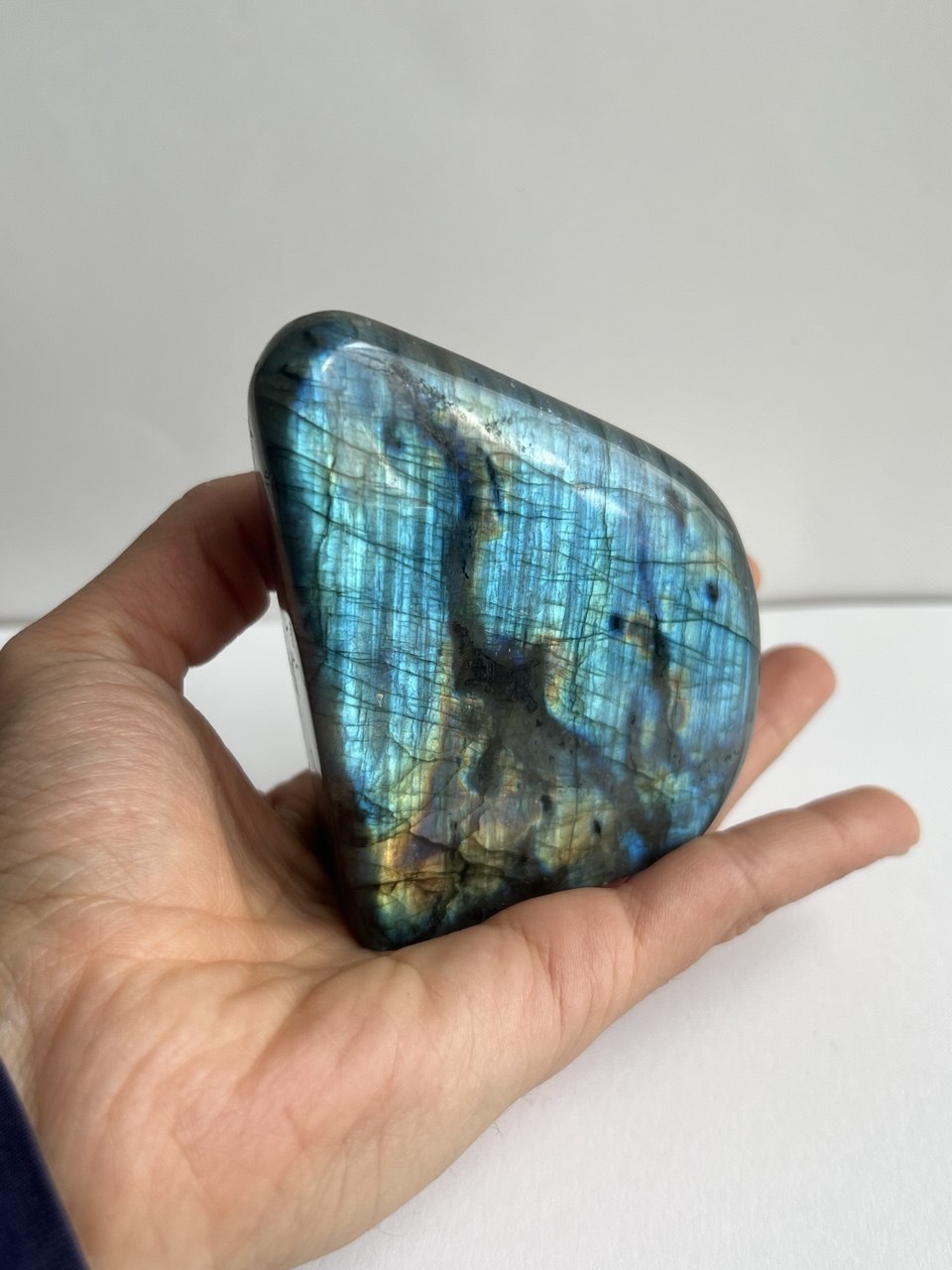 Labradorite Naturale 352g – Riflessi Blu Elettrico