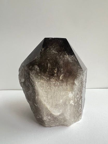 Magnifica Punta di Quarzo Fumè – Trasparenza e Solidità – 876g