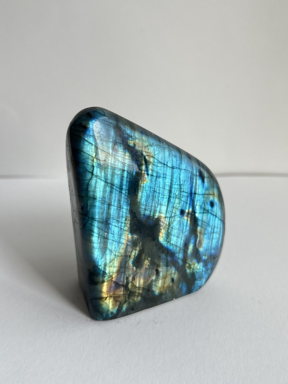 Labradorite Naturale 352g – Riflessi Blu Elettrico