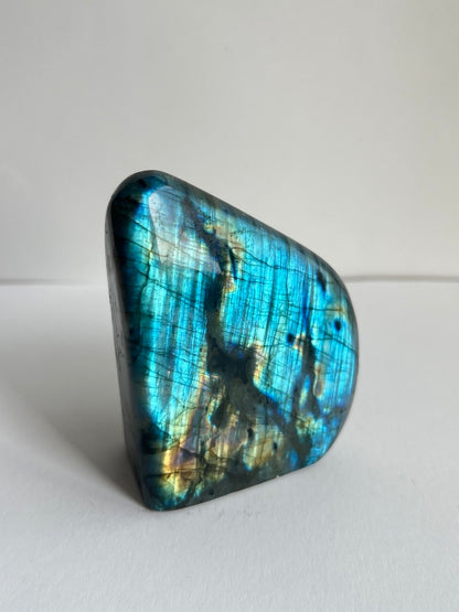 Labradorite Naturale 352g – Riflessi Blu Elettrico