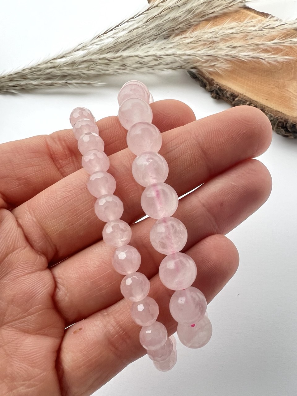 Bracciale di Quarzo Rosa a Sfere: Eleganza in Diverse Misure