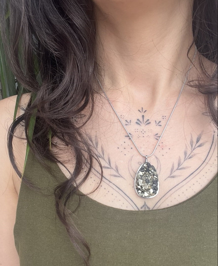 Collana "Luce Primordiale" – Ciondolo in Pirite e Galena