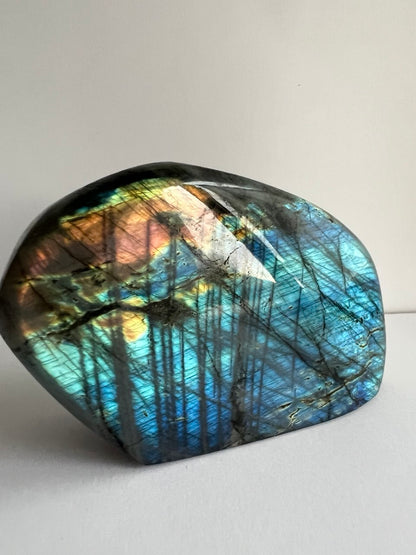 Labradorite naturale  (522 g) Labradorescenza multicolore