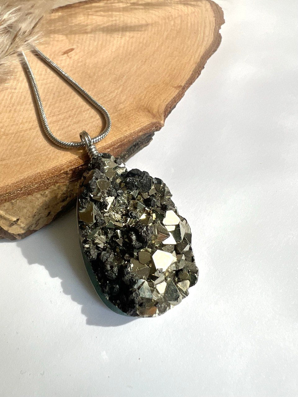 Collana "Luce Primordiale" – Ciondolo in Pirite e Galena