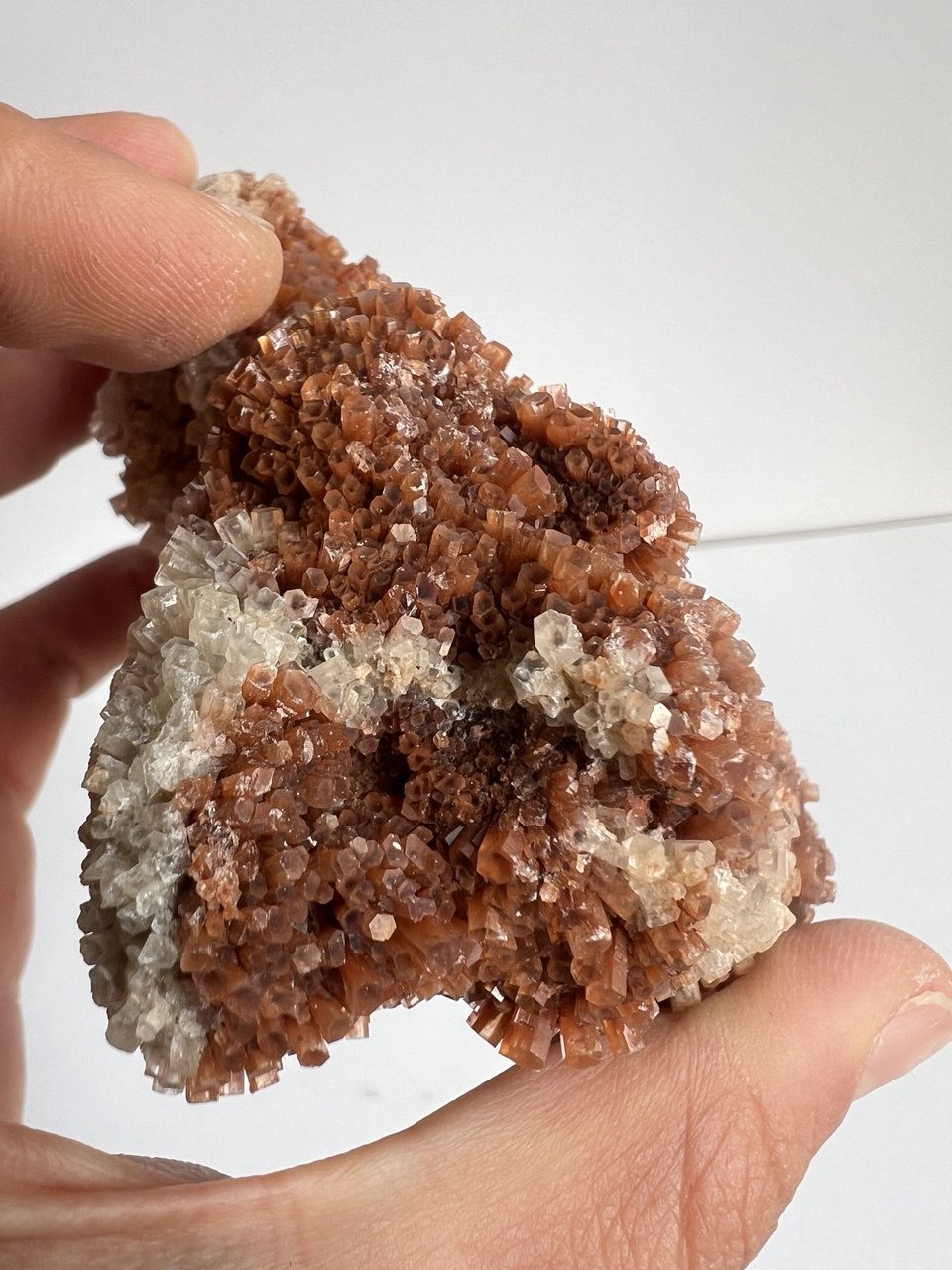 Splendido Cluster di Aragonite Bruna a Crescita Esagonale – 258g