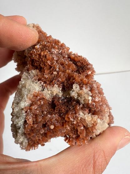 Splendido Cluster di Aragonite Bruna a Crescita Esagonale – 258g