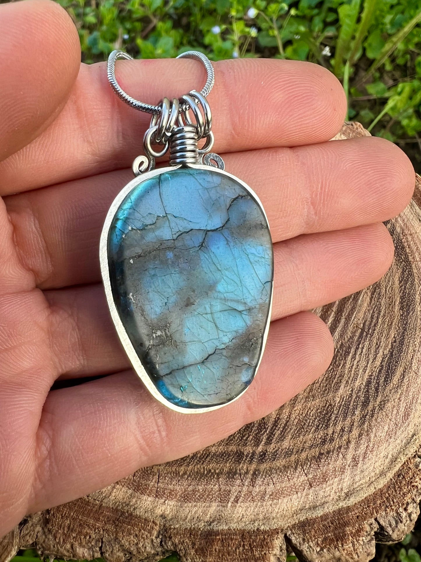 Collana Teschio in Labradorite blu scolpita a mano